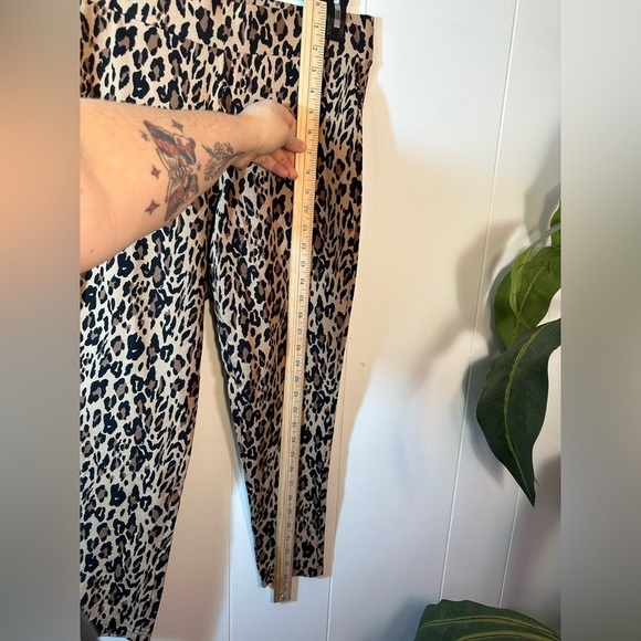 Torrid Women’s Leopard Print Leggings Size 0 - Picture 7 of 10